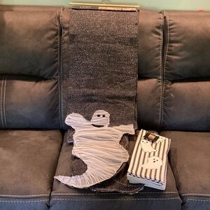 NWT CYNTHIA ROWLEY CURIOUS GHOST TABLE RUNNER & GHOST TOWELS